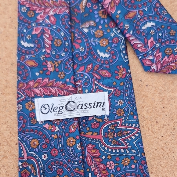 Make Offer!Oleg Cassini Blue and Red Paisley Necktie - Picture 2 of 2